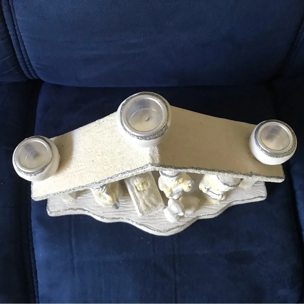 Like New! Adorable Painted Plaster Angel Nativity Candle Holder 3 Tealight Slots